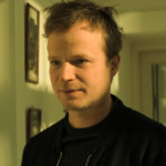 Lítá v tom