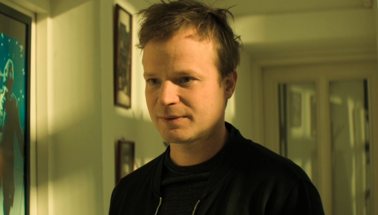 Lítá v tom: Kryštof Hádek přemluví striptérku, aby hrála jeho těhotnou partnerku
