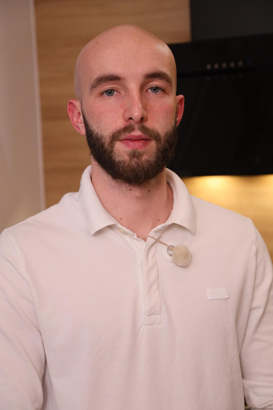 Vítězslav pohostí ostatní ve středu, Prostřeno!