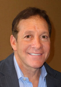 Steve Guttenberg v roce 2013, FOTO: Rob DiCaterino from Clifton, NJ, USA, CC BY 2.0, via Wikimedia Commons