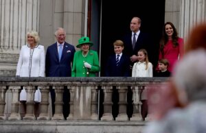 Královská rodina v roce 2022, FOTO: Number 10 - Queen Elizabeth II Platinum Jubilee 2022 - Platinum Pageant, CC BY 2.0, via Wikipedia
