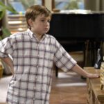 Angus T. Jones jako Jake Harper ve Dva a půl chlapa, FOTO: © Columbia Broadcasting System, distr. TV Nova