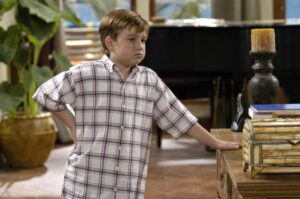 Angus T. Jones jako Jake Harper ve Dva a půl chlapa, FOTO: © Columbia Broadcasting System, distr. TV Nova