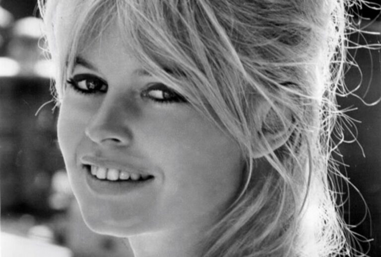 Rozvody, pokusy o sebevraždu, aktivismus a soudy. Někdejší krasavice Brigitte Bardot oslavila devadesát