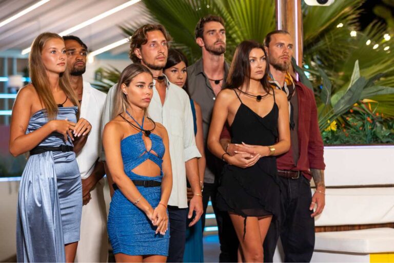 Love Island: Nathan se poslal domů, zastání se nedočkal. Srdíčka si spravila náladu sexy hrou s holými zadky