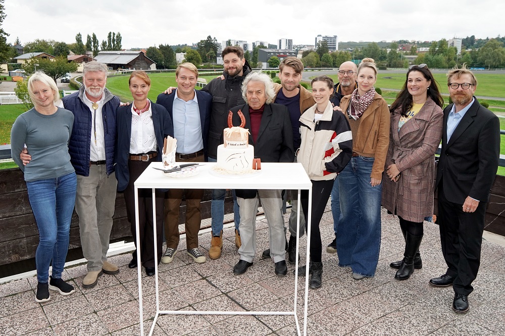 O lidech a koních