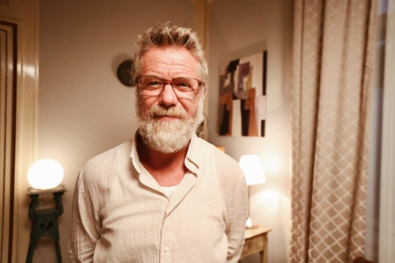 Jiří Langmajer přiznal, že nečekané návštěvy hned vyhazuje. Na Vánoce se objeví v novém filmu V dobrém i zlém
