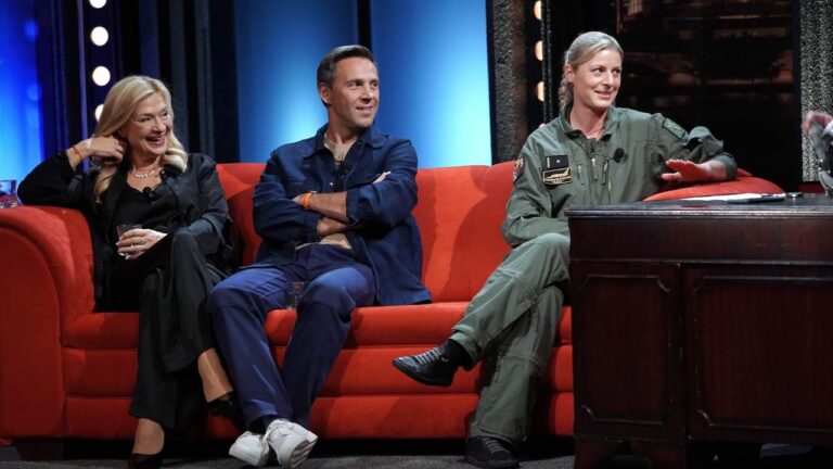 Show Jana Krause: Orgasmus s Janičkou, Roman Vojtek jako Otec v šestinedělí a pilotka stíhačky
