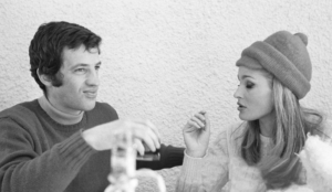 Jean-Paul Belmondo a Ursula Andress v roce 1967, FOTO: Reporters Associati & Archivi / Mondadori Portfolio via Getty Images, Public domain, via Wikimedia Commons