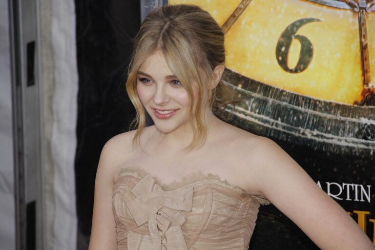 Rána pro Beckhama: S krásnou herečkou Chloë Grace Moretz žil čtyři roky, nyní přiznala, že je na holky