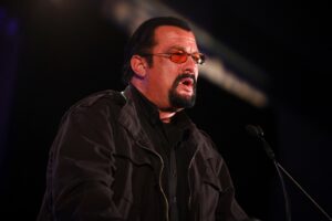 Steven Seagal, FOTO: Gage Skidmore from Peoria, AZ, United States of America, CC BY-SA 2.0, via Wikimedia Commons
