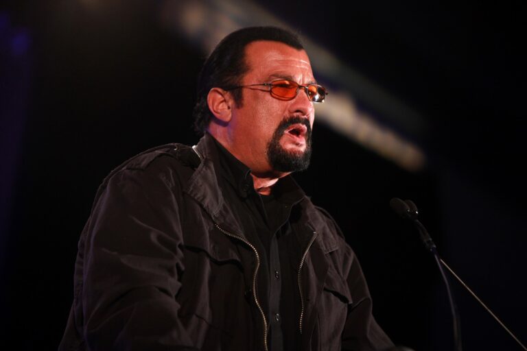 Někdejší hvězda akčních filmů Steven Seagal se “prožral” až do morbidní obezity