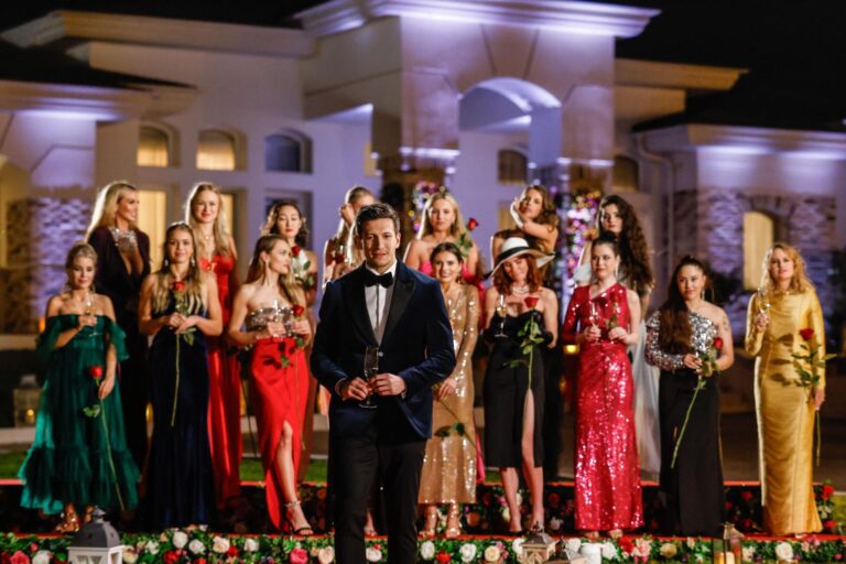 Nečekaný začátek show Bachelor: Které dívky musí balit kufry? Na Rhodosu se rozdávaly květiny, frgál i spodní prádlo