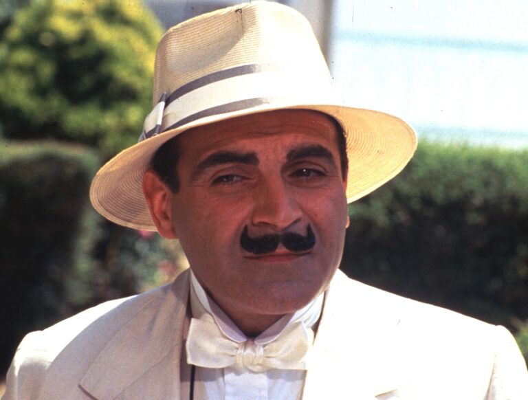 ⁠David Suchet alias Hercule Poirot: Knírek je minulostí, věnuje se focení a dostalo se mu vyznamenání od královny Alžběty II.