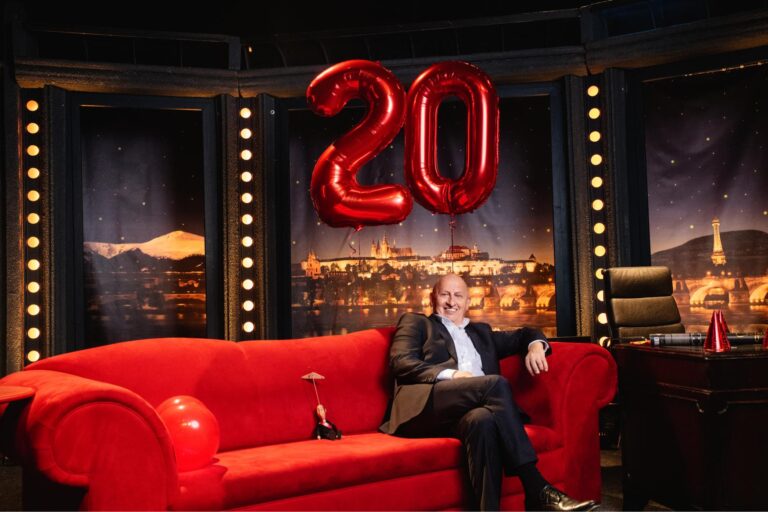 Jan Kraus slaví 20 let své legendární talkshow: Dva červené gauče a 2549 hostů. Chystá se speciální díl