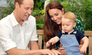 William, Kate a Geroge v roce 2014, FOTO: The Trustees of the Natural History Museum, London., OGL 3, via Wikimedia Commons