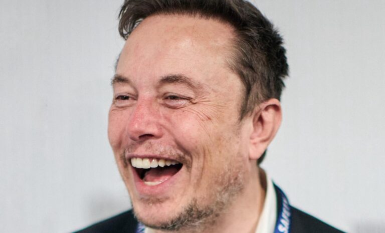 Elon Musk vyhlásil válku Googlu: AI Grok má přepsat pravidla internetu