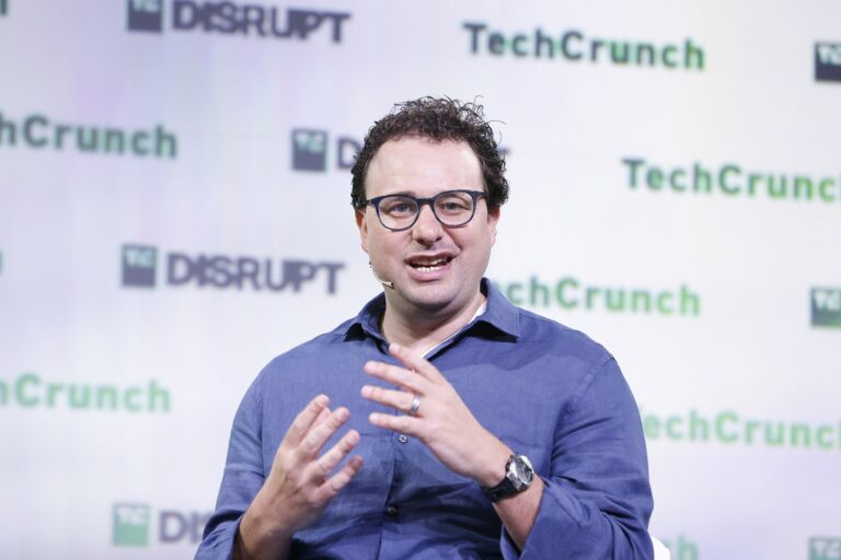 Technologický expert varuje: Umělá inteligence může stát za zánikem lidstva