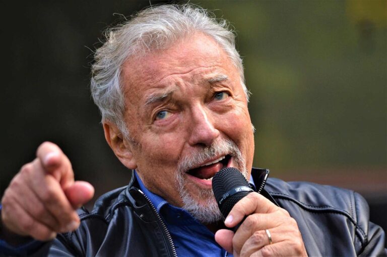 Karel Gott by oslavil 86: Elektromontér z ČKD si přál syna, dostal čtyři dcery. Nikdy nechodil doma v teplákách