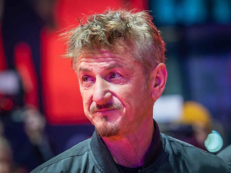 Sean Penn ukázal o 34 let mladší přítelkyni. „Jak dědeček s vnučkou, odporné,“ vzkazují fanoušci