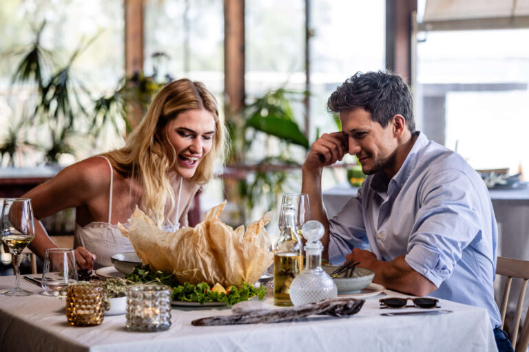 Bachelor: Lucie chladnokrevně ukradla své rivalce vysněné rande a jedna z dívek dobrovolně balila kufry