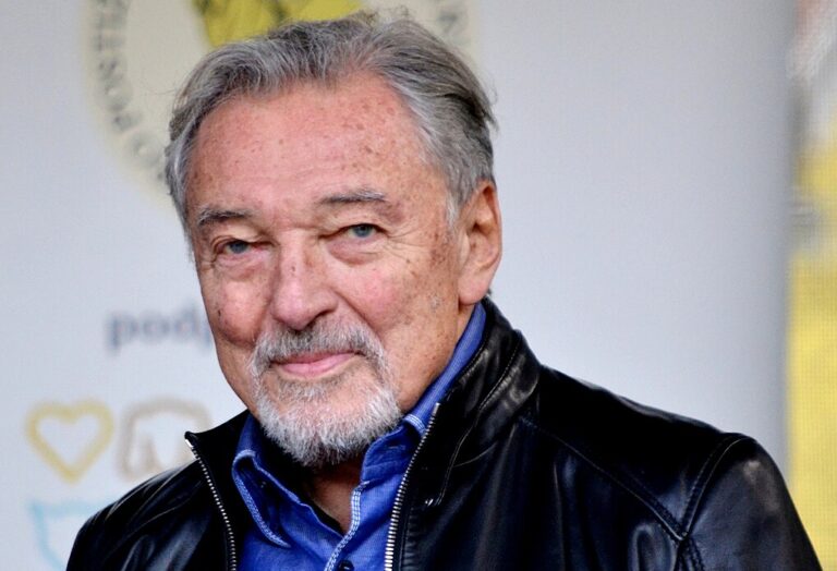 Legendární Zvonky štěstí měly původně znít jinak. Zasáhl Karel Gott