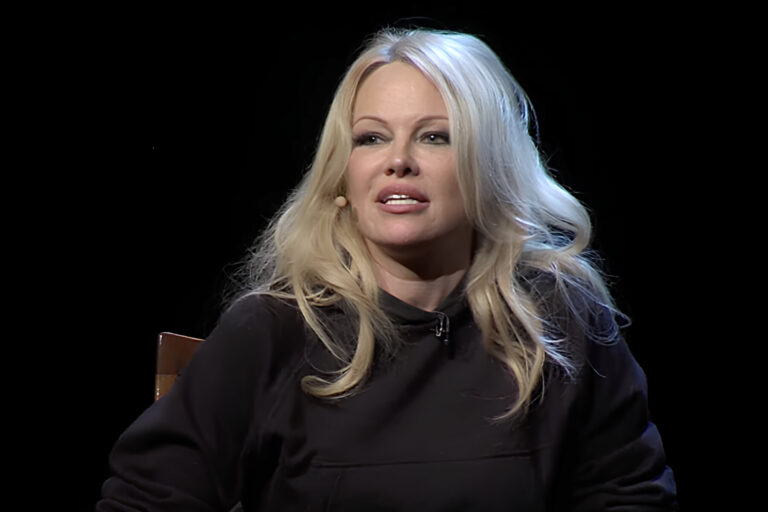 Pamela Anderson po letech přiznala, proč odešla z vily Playboye. Dnes je symbolem přirozenosti, přestala používat makeup