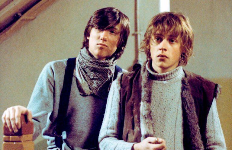 Sněženky a machři: Hlavní role díky touze po omluvence, kotelníkem slavný architekt a reálná předloha pro „Kardu“