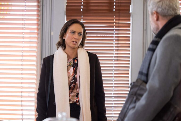 Pondělní Ulice: Luděk se dozví o těhotenství, Matěj předá výsledky detektoru ředitelce a Miloš se vrhne na Bidrmana