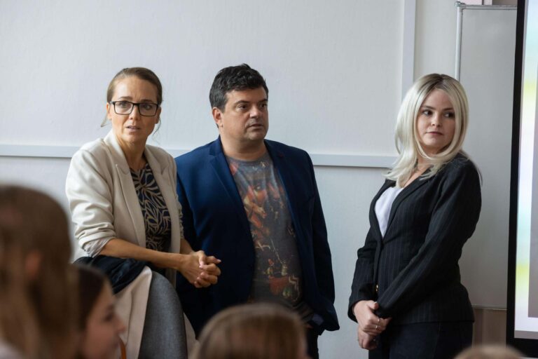 Středeční Ulice: Velké prozření na gymnáziu a Ájino dilema