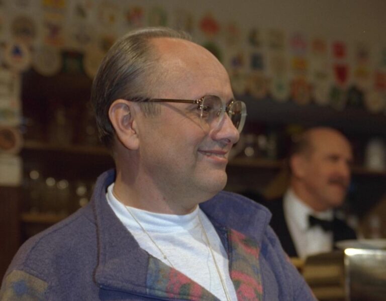 Václav Knop slaví 76. Nerudný tělocvikář z Hospody si užívá života s o 35 let mladší blondýnkou