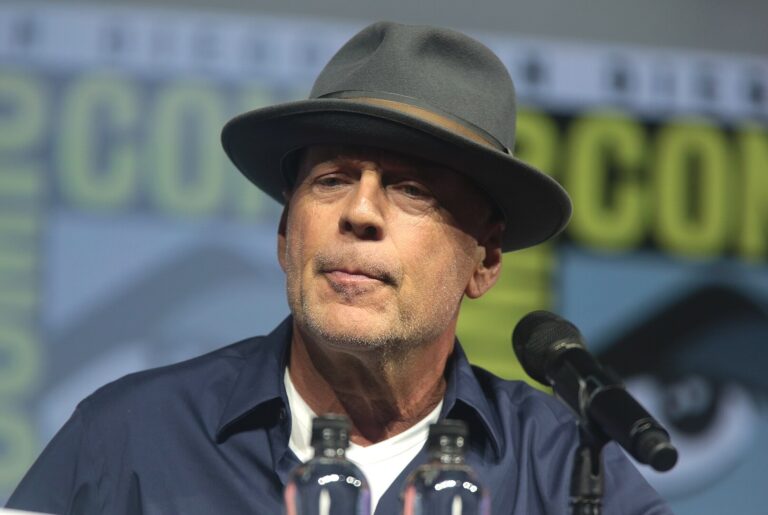 Manželka těžce nemocného Bruce Willise: „Proč zrovna on? Proč my?“ Místo oslavy 17. výročí přiznání plné smutku