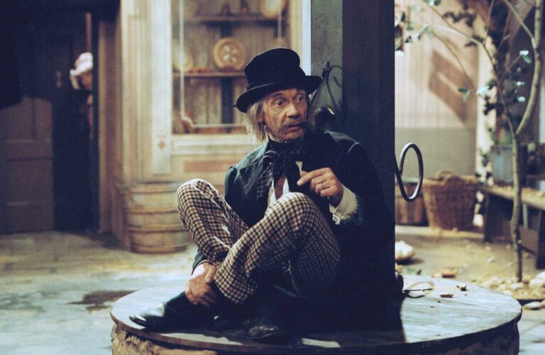 Josef Kemr: Odmítl pocty od komunistů, v trabantu vozil jídlo po Praze a před smrtí spal v rakvi