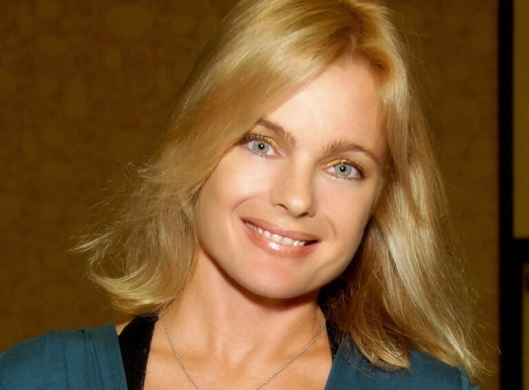 Pobřežní hlídka se vrací na obrazovky. Erika Eleniak se po pětatřiceti letech už v plavkách raději neukazuje