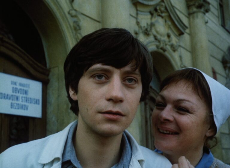 Jak básníkům chutná život: Změna názvu filmu, režisérské cameo, Mireček a další perličky z natáčení