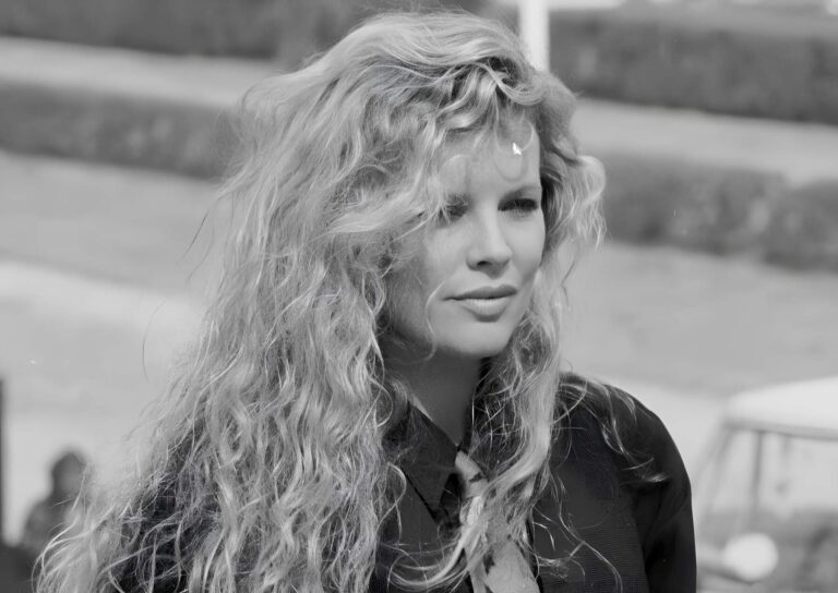 Kim Basinger: Hvězda osmdesátek již 7 let žije v ústraní. Kvůli agorafobii a nepovedeným plastikám sotva vychází z domu