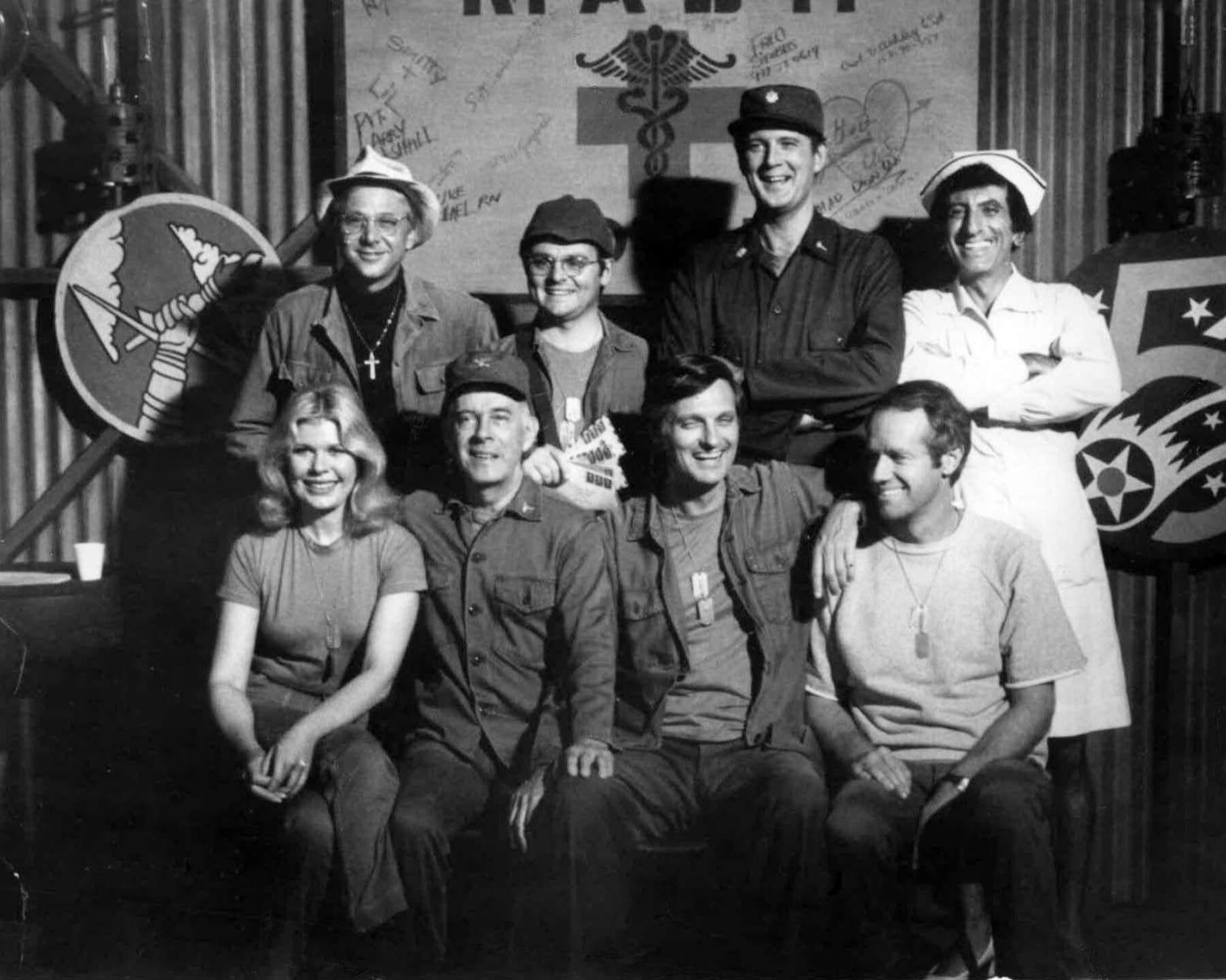 MASH_Cast_1977 | ReadZone