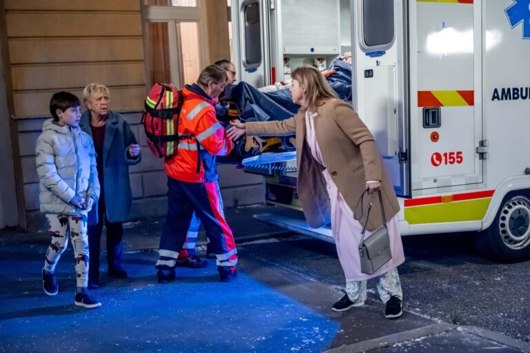 Středeční Ulice: Nemocnice, Martina dojde k děsivému závěru, velké pomluvy a další testy DNA