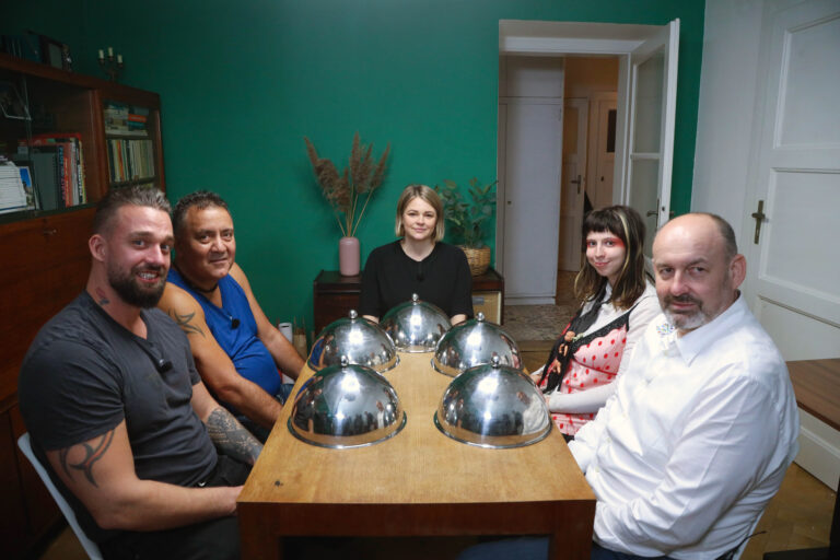 Prostřeno! startuje s novými díly a pěkně zostra: Opilý host, červi a všeznalec, který leze na nervy