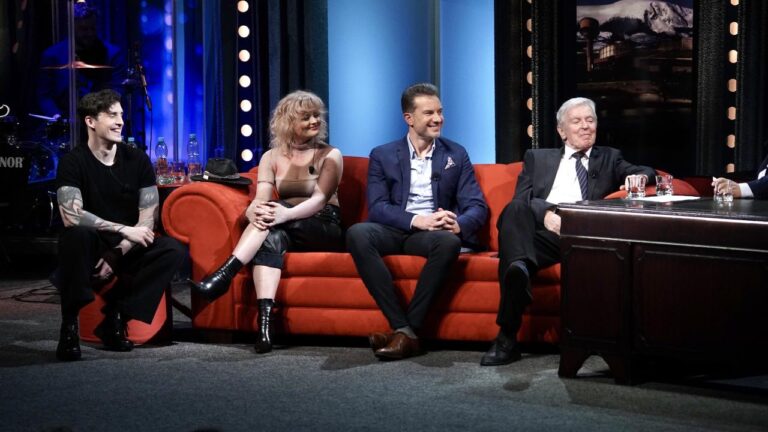 Show Jana Krause: Herečka s nadbytkem energie, asociální moderátor a otec a syn – špičky plastické chirurgie