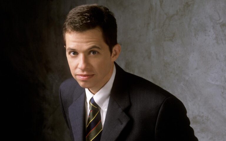 Jon Cryer alias Alan z Dva a půl chlapa: Dnes vypadá jako vyhazovač. První manželka plánovala jeho vraždu
