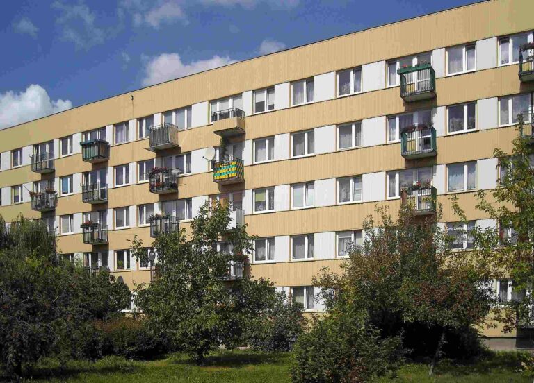 Jak se bydlelo za socialismu: Nájem byl za pár korun, bydlení ale dostupné nebylo