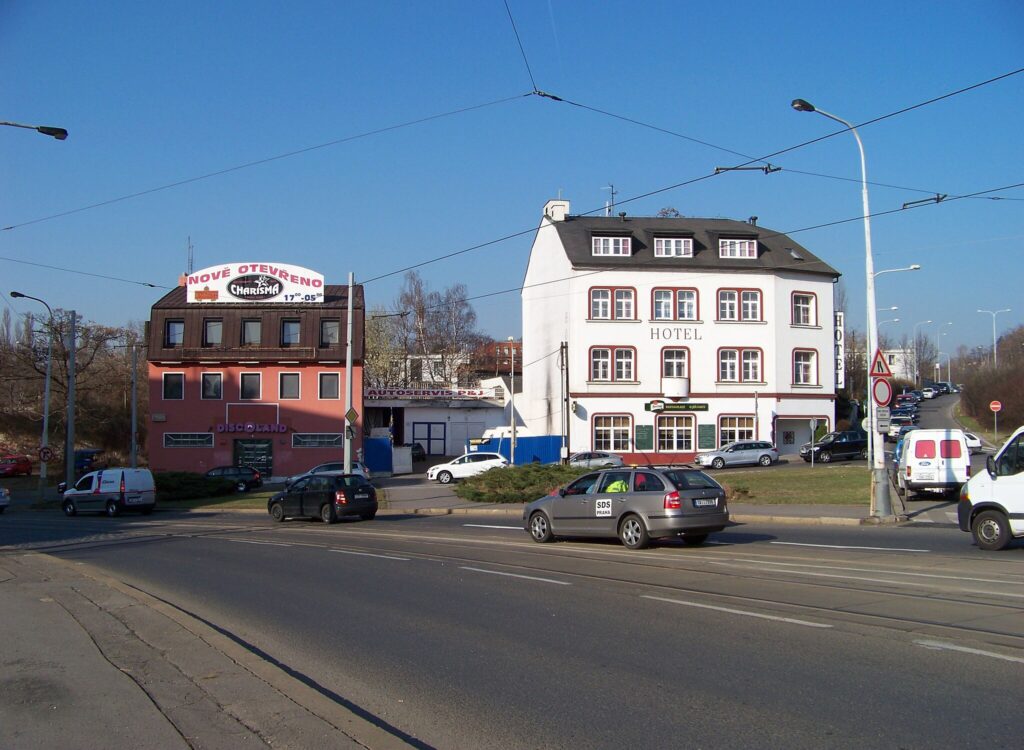 Pohled z ulice Primátorská, FOTO: <a href="https://commons.wikimedia.org/wiki/File:Zenklova,_pohled_k_Prim%C3%A1torsk%C3%A9.jpg">ŠJů, Wikimedia Commons</a>, <a href="https://creativecommons.org/licenses/by-sa/3.0">CC BY-SA 3.0</a>, via Wikimedia Commons
