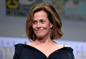 Sigourney Weaver v roce 2017, FOTO: Gage Skidmore from Peoria, AZ, United States of America, CC BY-SA 2.0, via Wikimedia Commons