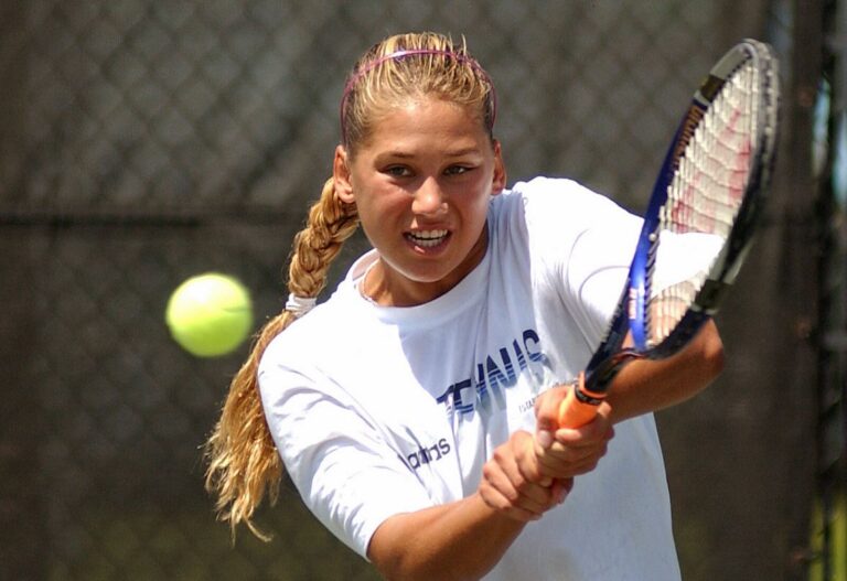 Anna Kurnikovová poprvé po letech opět na veřejnosti – na invalidním vozíku