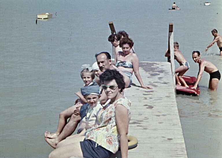 Kam se za socialismu jezdilo na dovolenou do zahraničí: Nudismus v NDR a po kolena vody v Balatonu