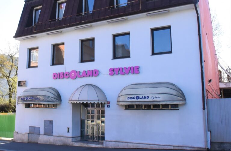 Discoland Sylvie: Devadesátkový ráj politiků, veksláků i hvězd showbyznysu