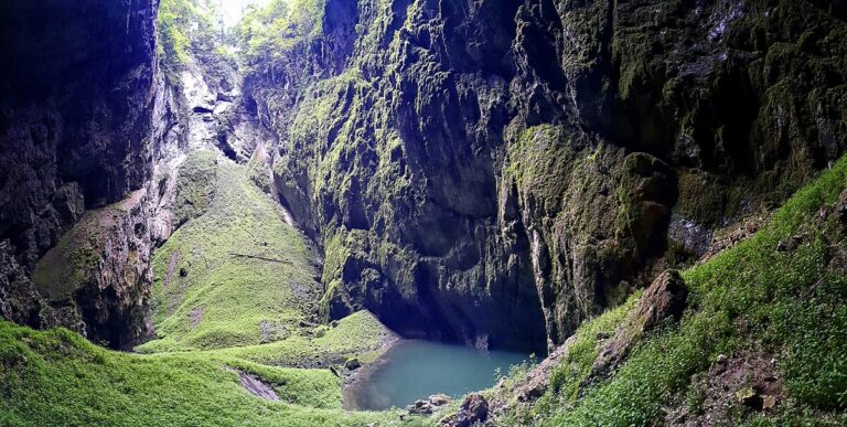 Macocha: Pověst nejslavnější propasti u nás má několik verzí