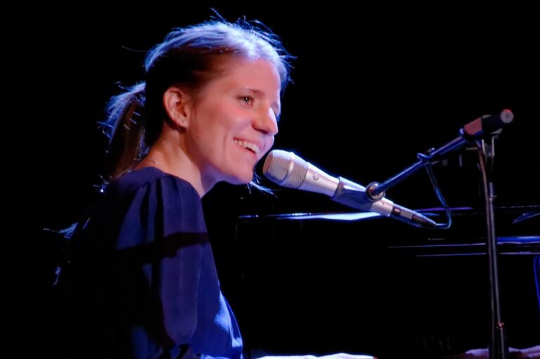 Markéta Irglová slaví 37: Složila hit, dostala Oscara a slehla se po ní zem