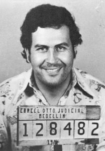Pablo Escobar, FOTO: Colombian National Police, Public domain, via Wikimedia Commons